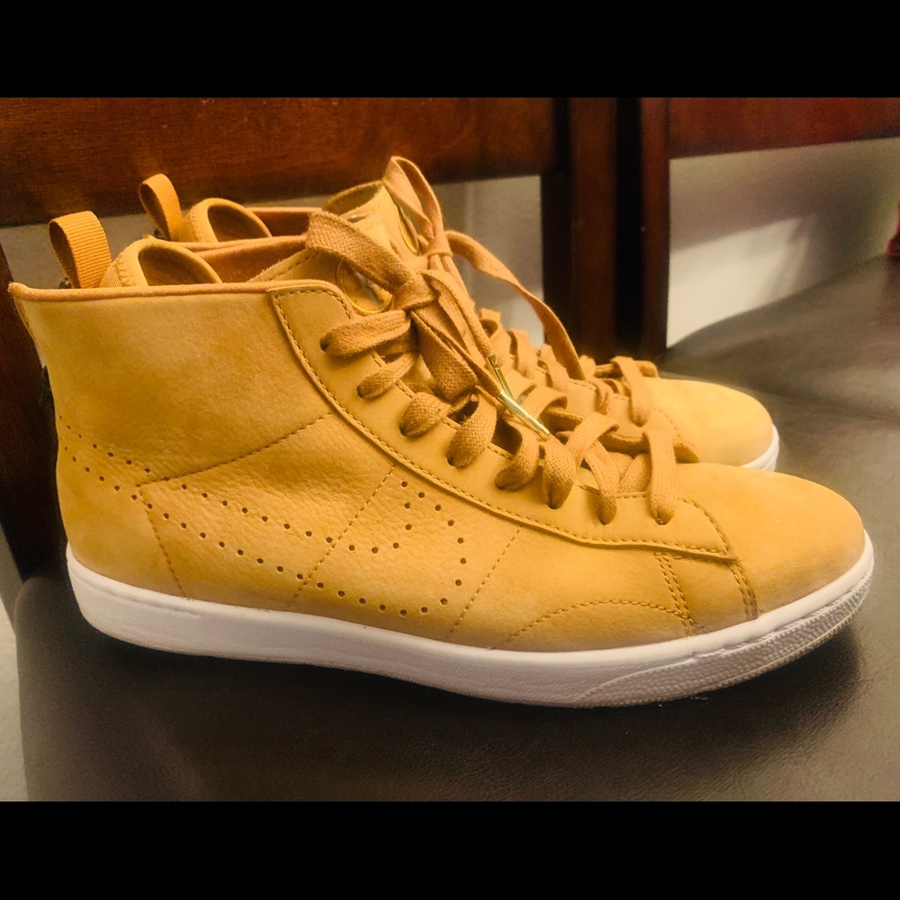 Nike Camel Sneakers